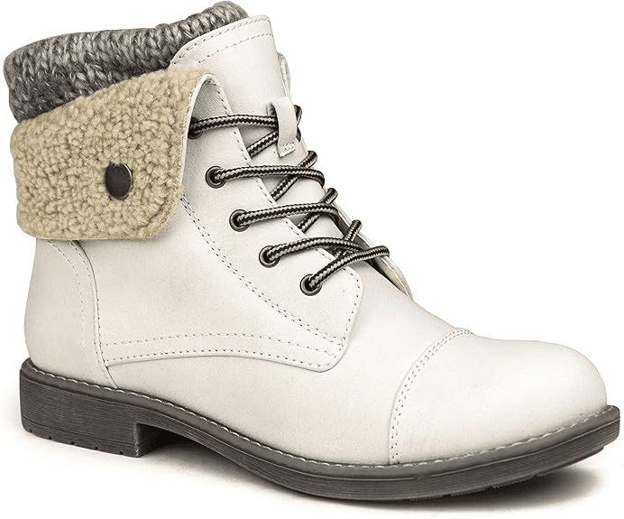 12 Best Fashionable Women’s Hiking Boots That Look Good On and Off the Trail 6 12 Best Fashionable Women’s Hiking Boots That Look Good On and Off the Trail